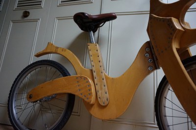 vintage selfmade houten loopfiets voor jongeren en volwassenen, vintage wooden bike, pushbike